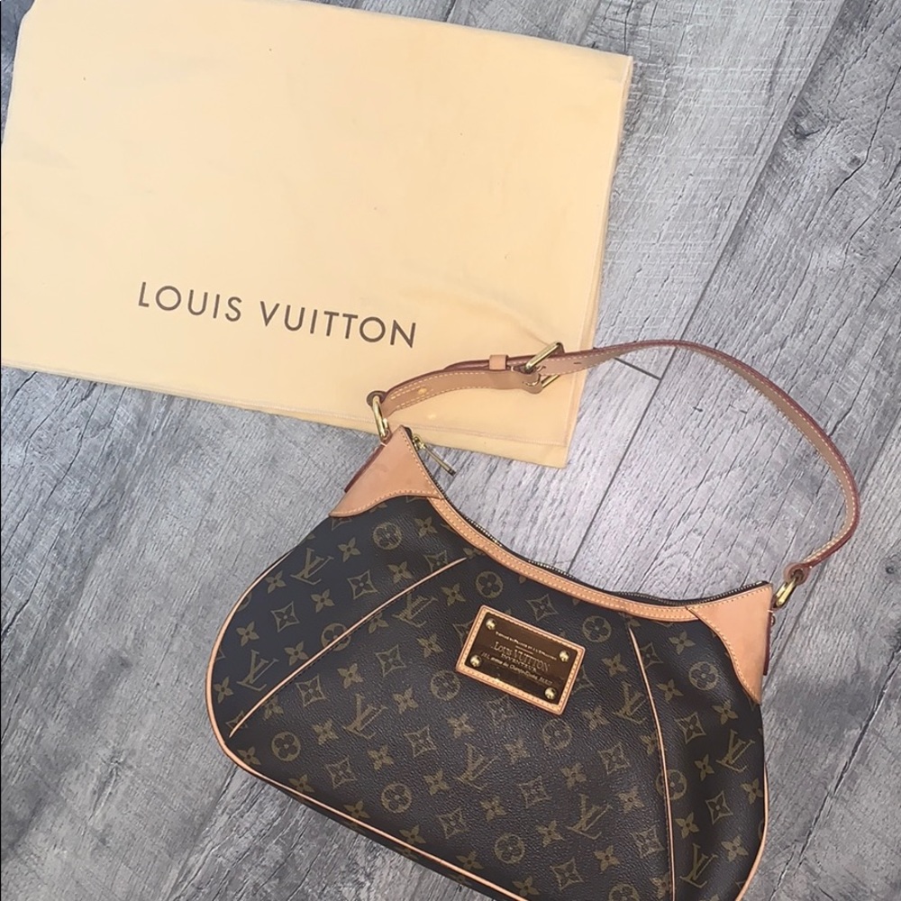 Louis Vuitton Monogram Thames GM Shoulder Bag!
